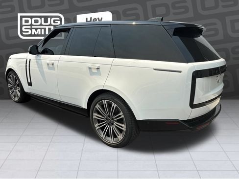 Used 2023 Land Rover Range Rover SE AWD/4WD image 3