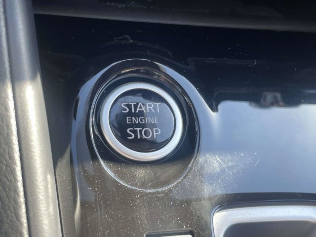 Used 2025 Nissan Versa SV w/ Trunk Package FWD image 22