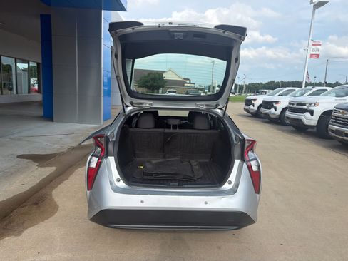 Used 2018 Toyota Prius Two w/ Prius Two Safety Plus Package FWD image 5