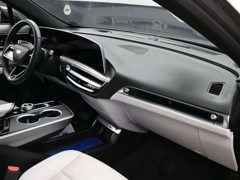 Used 2024 Cadillac Lyriq Luxury AWD/4WD image 38