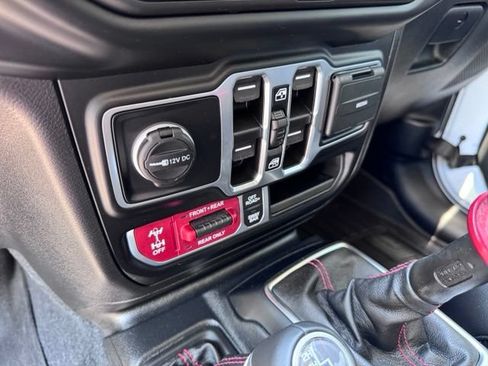 Used 2021 Jeep Gladiator Rubicon w/ Dual Top Group AWD/4WD image 35
