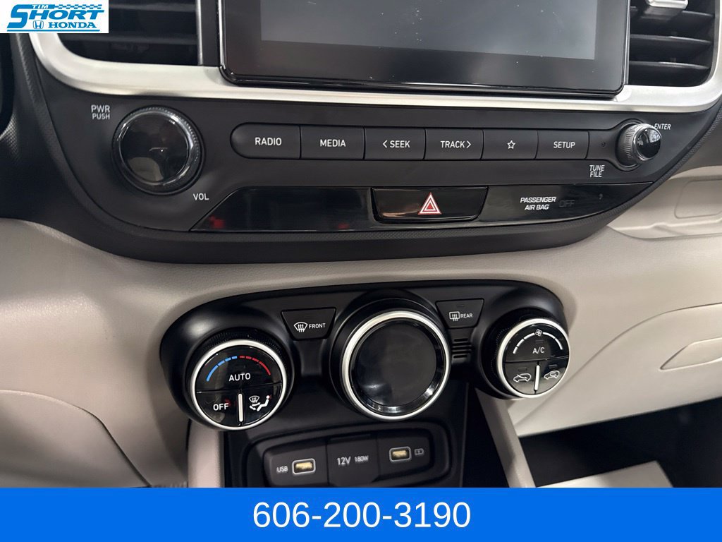 Used 2022 Hyundai Venue SEL FWD image 16