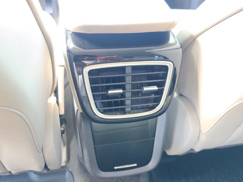Used 2022 Lincoln Nautilus FWD w/ Premium Package image 20