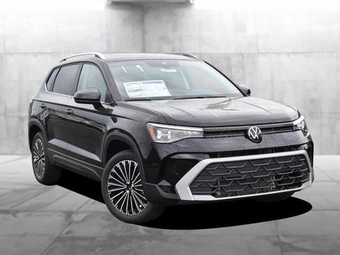 New 2026 Volkswagen Taos SE FWD image 2