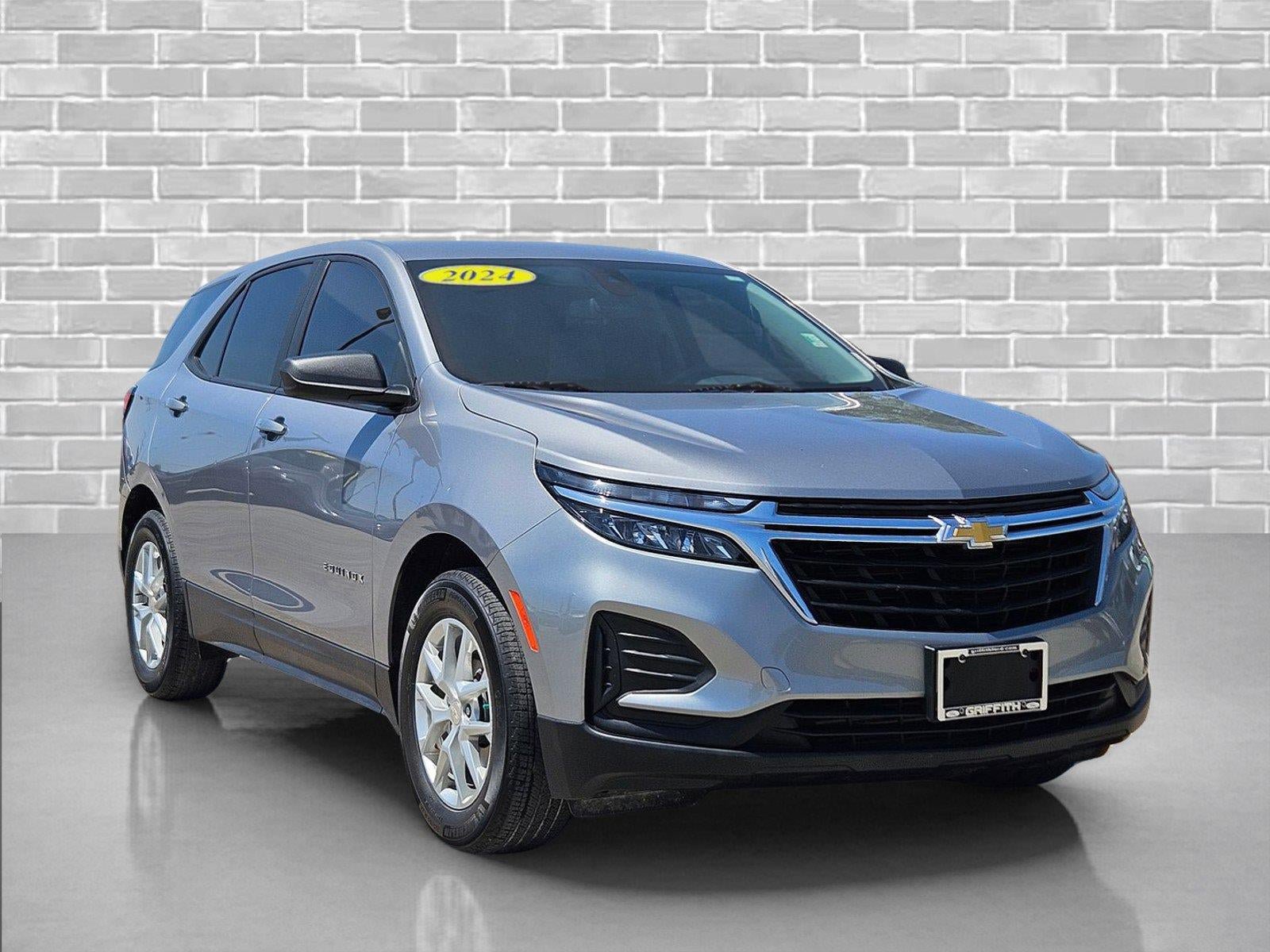 Used 2024 Chevrolet Equinox LS w/ LS Convenience Package FWD image 3