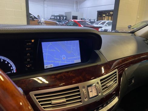 Used 2010 Mercedes-Benz S 550 4MATIC image 13