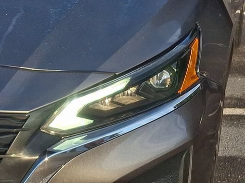 Used 2025 Nissan Altima 2.5 SV FWD image 9