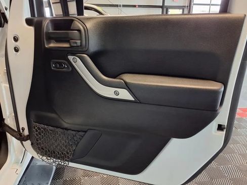 Used 2016 Jeep Wrangler Unlimited Sahara AWD/4WD image 12