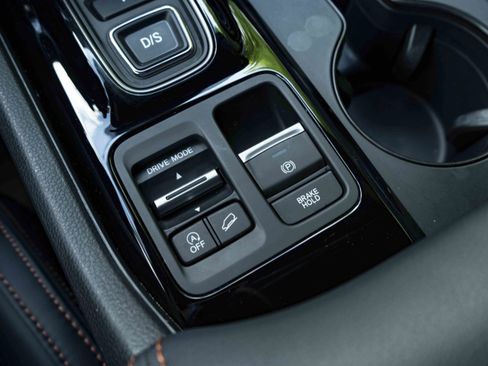 Used 2025 Honda Pilot TrailSport image 30