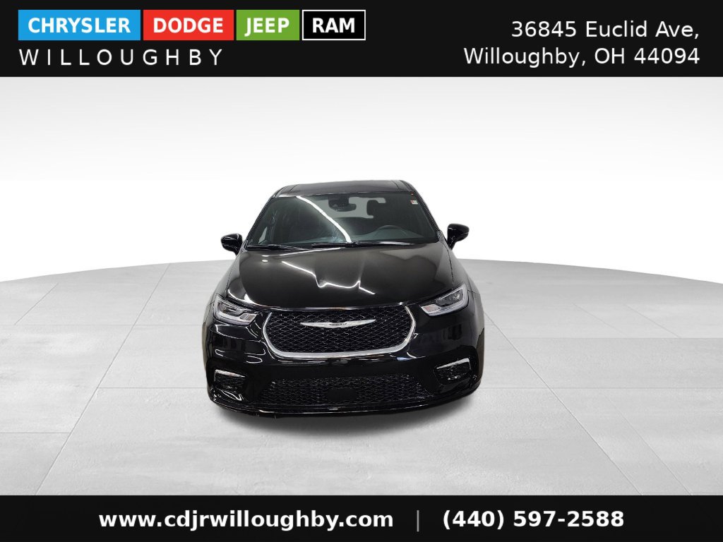 Used 2026 Chrysler Pacifica Select FWD image 2