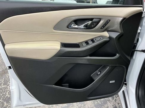 Used 2022 Chevrolet Traverse Premier FWD image 28