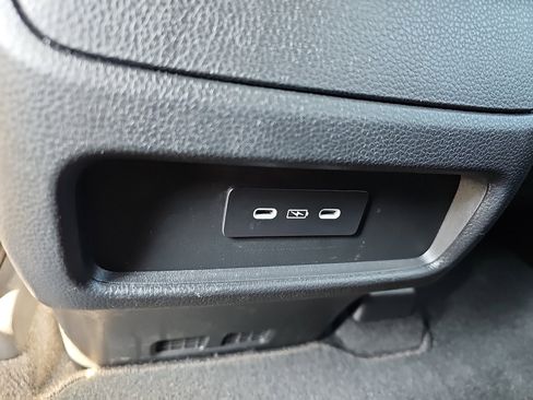 Used 2025 Honda Pilot Sport image 12