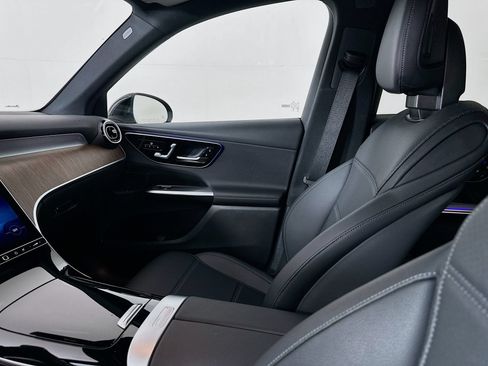 Used 2026 Mercedes-Benz GLC 300 image 24