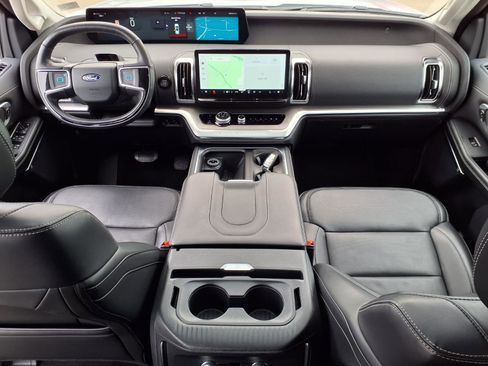 Used 2025 Ford Expedition Max Platinum image 14