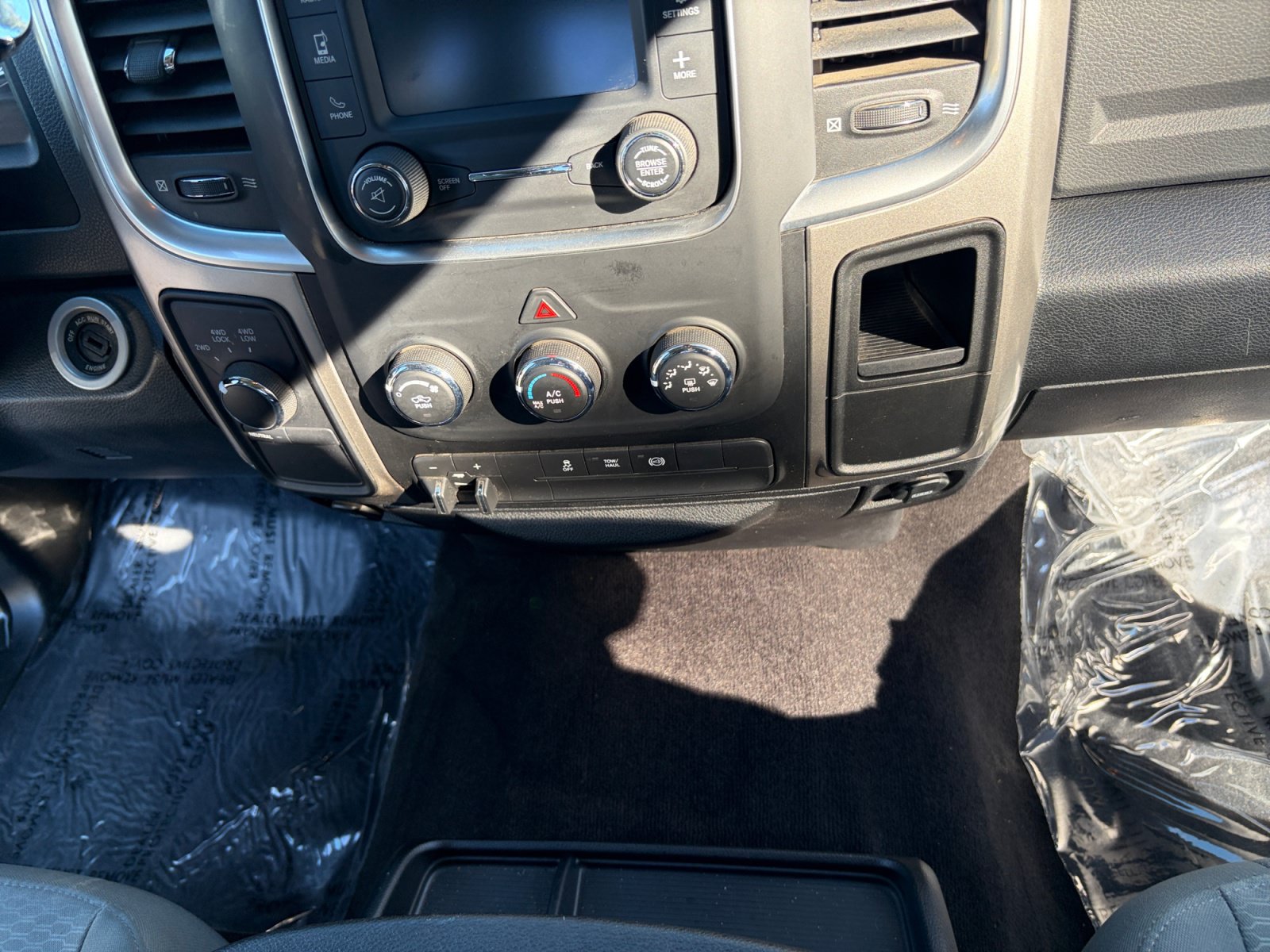 Used 2017 RAM 2500 SLT AWD/4WD image 19