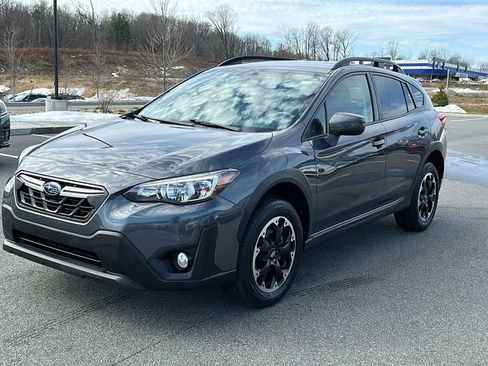 Used 2021 Subaru Crosstrek 2.0i Premium image 3