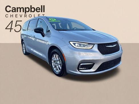 Used 2024 Chrysler Pacifica Touring-L FWD image 8