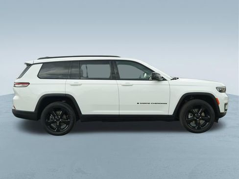 Used 2023 Jeep Grand Cherokee L Laredo image 10