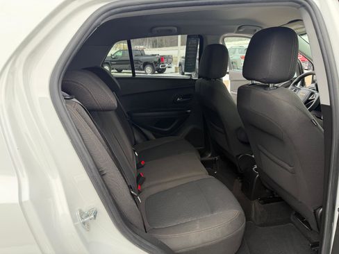 Certified 2022 Chevrolet Trax LS w/ Tint and Cruise Package image 28