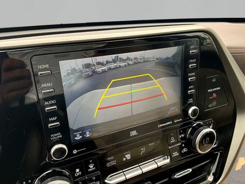 Used 2021 Toyota Highlander Limited AWD/4WD image 14