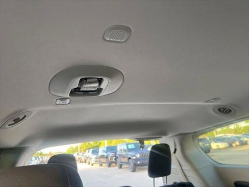 Certified 2017 Chrysler Pacifica Touring w/ Tire & Wheel Group FWD image 45