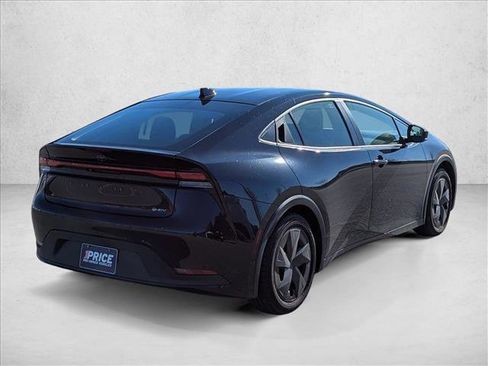 Used 2025 Toyota Prius LE image 5