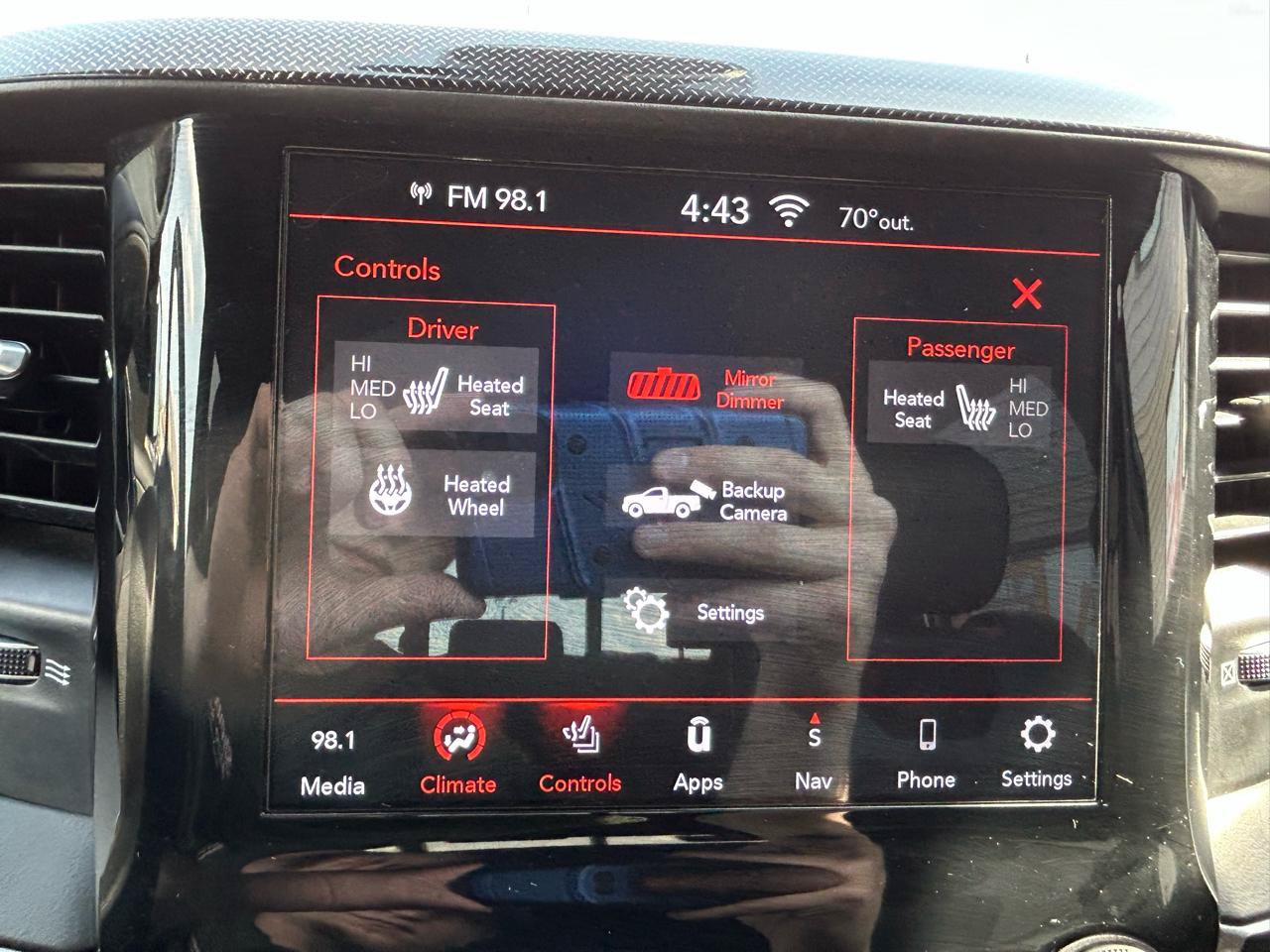 Used 2020 RAM 1500 4x4 Crew Cab image 23