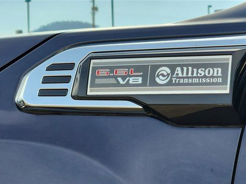 Used 2024 GMC Sierra 2500 SLT w/ SLT Premium Package image 9