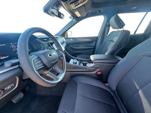 New 2025 Jeep Grand Cherokee Laredo image 19