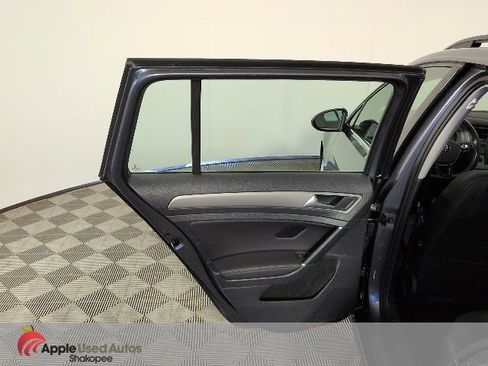 Used 2017 Volkswagen Golf SE FWD image 28