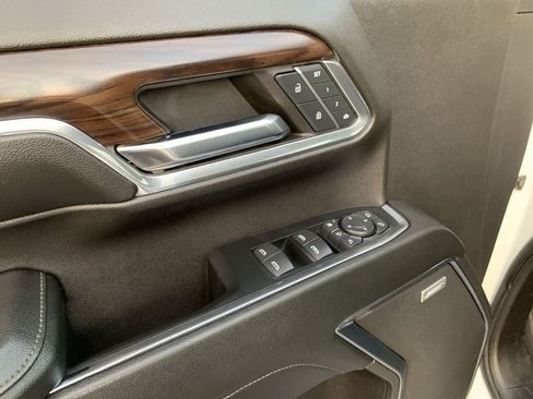 Used 2024 GMC Sierra 3500 SLT w/ SLT Premium Package image 17