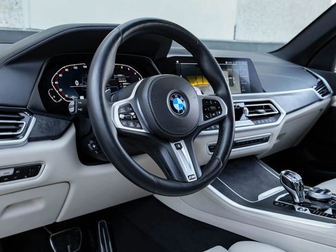 Used 2022 BMW X5 xDrive40i w/ M Sport Package image 2