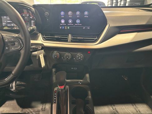 Used 2025 Chevrolet Trax RS w/ Sunroof Package FWD image 14