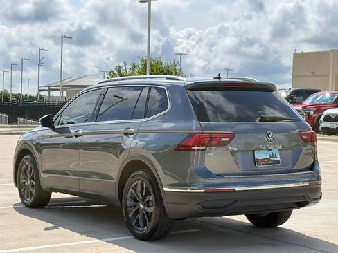 Used 2024 Volkswagen Tiguan SE FWD image 4