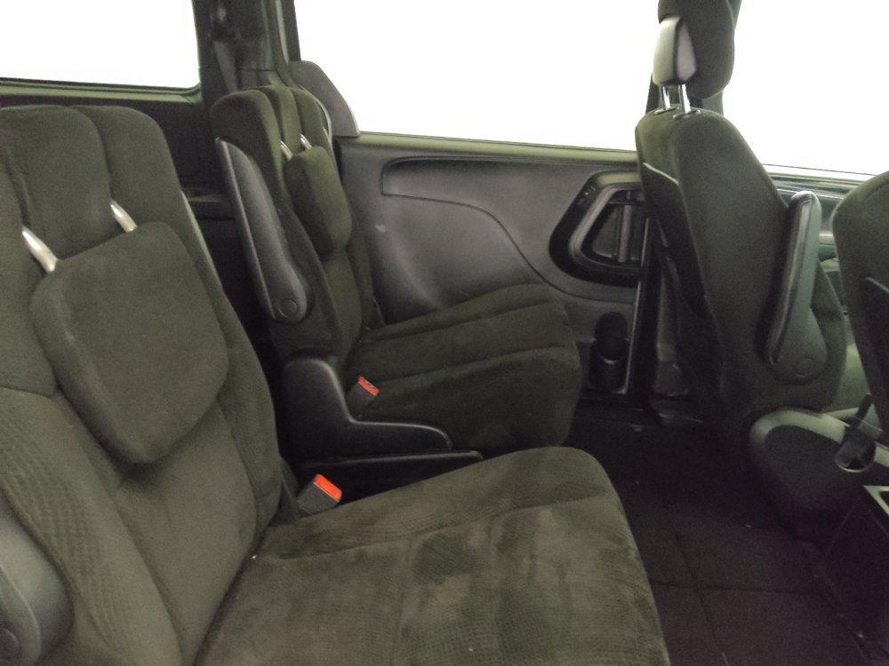 Used 2016 Dodge Grand Caravan SE FWD image 19