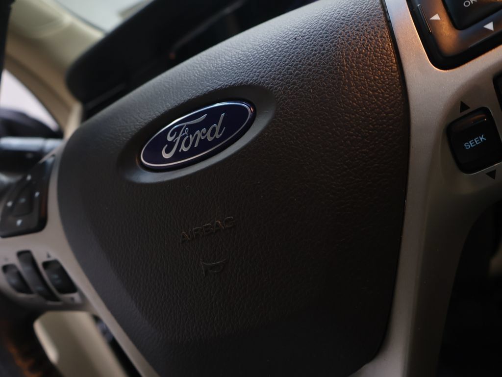 Used 2018 Ford Taurus SEL w/ Equipment Group 201A AWD/4WD image 20