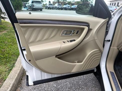 Used 2015 Ford Taurus Limited w/ Equipment Group 301A FWD image 17