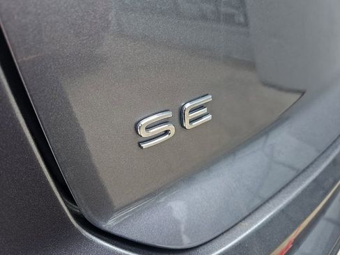 Used 2024 Volkswagen Atlas Cross Sport SE AWD/4WD image 20