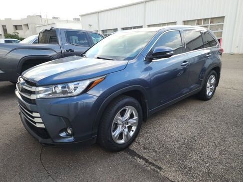 Used 2019 Toyota Highlander Limited AWD/4WD image 2