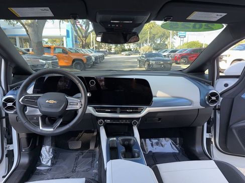 Used 2025 Chevrolet Equinox EV LT image 14