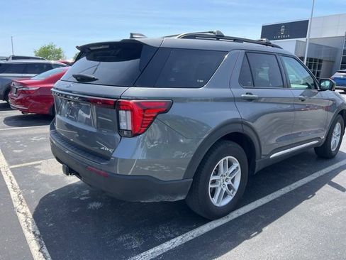 Used 2025 Ford Explorer Active AWD/4WD image 10