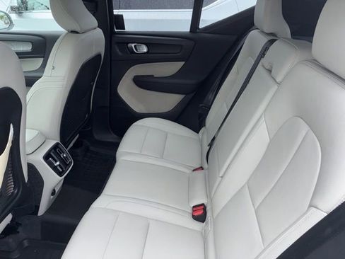 Used 2025 Volvo XC40 B5 Plus w/ Protection Package Premier AWD/4WD image 5