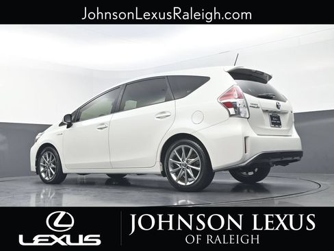 Used 2017 Toyota Prius V Five w/ Advanced Technology Package FWD image 17