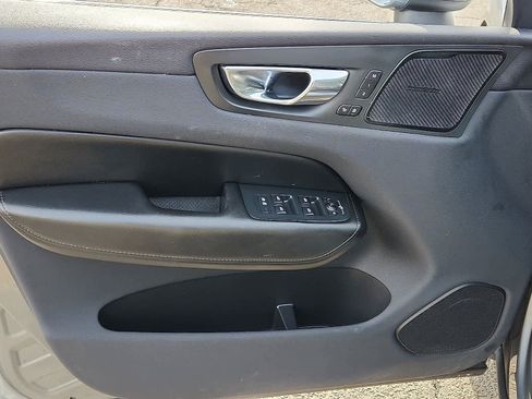 Used 2019 Volvo XC60 T5 Momentum image 13