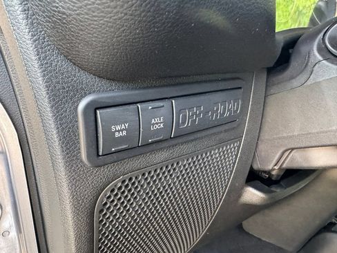 Used 2017 Jeep Wrangler Unlimited Rubicon w/ Connectivity Group AWD/4WD image 14