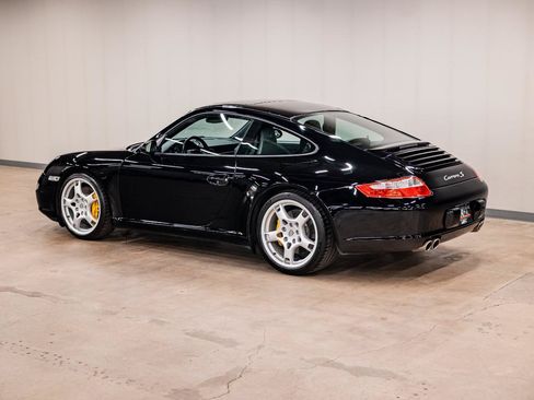 Used 2005 Porsche 911 Carrera S RWD image 4