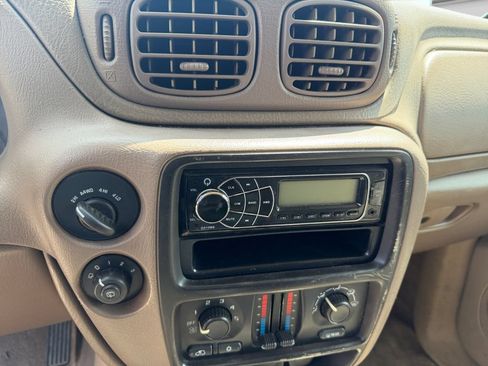 Used 2004 Chevrolet TrailBlazer LS w/ LS Preferred Equipment Group AWD/4WD image 23