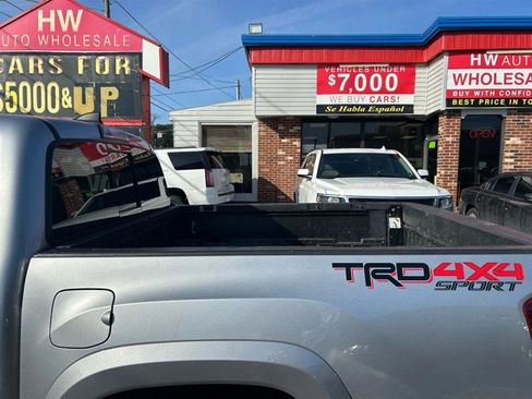 Used 2018 Toyota Tacoma TRD Sport image 17