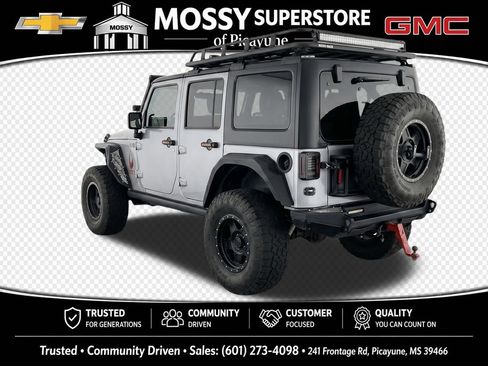 Used 2015 Jeep Wrangler Unlimited Rubicon w/ Connectivity Group AWD/4WD image 3