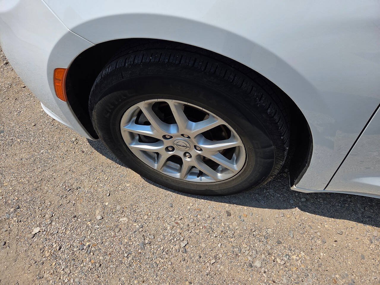 Used 2024 Chrysler Pacifica Touring-L FWD image 16